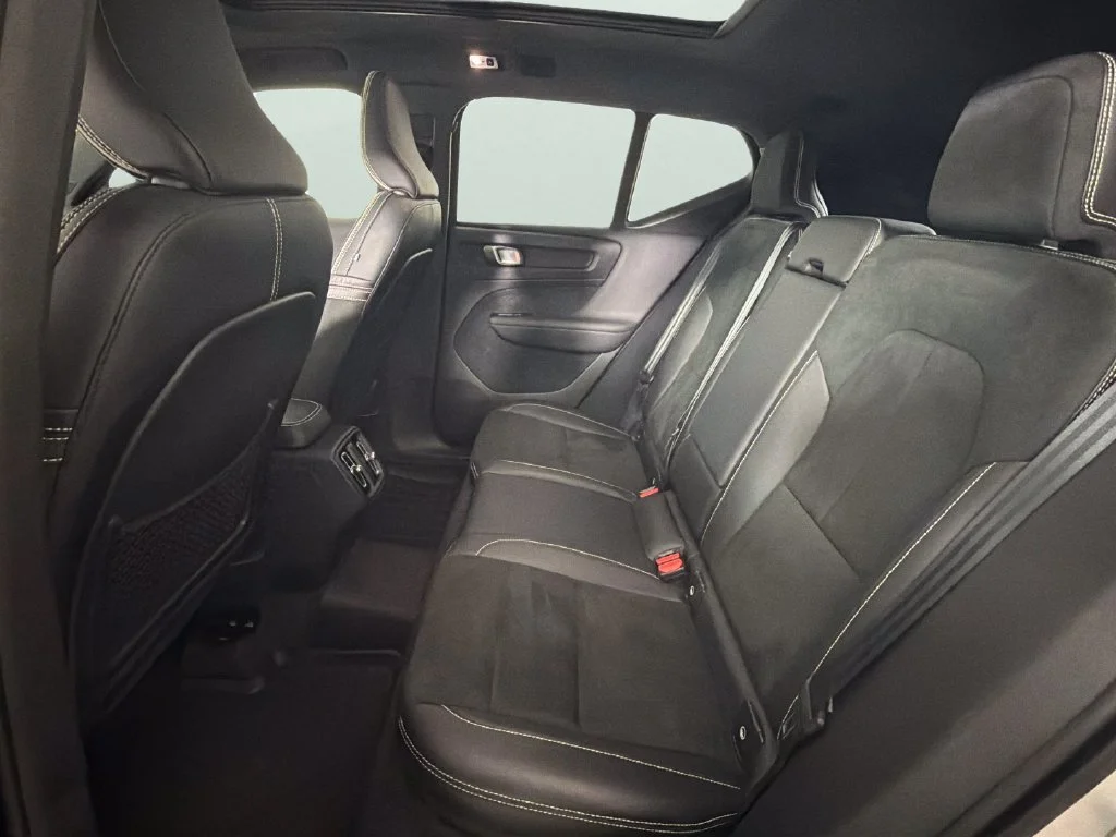 2021 Volvo XC40 R-Design - Photo 26