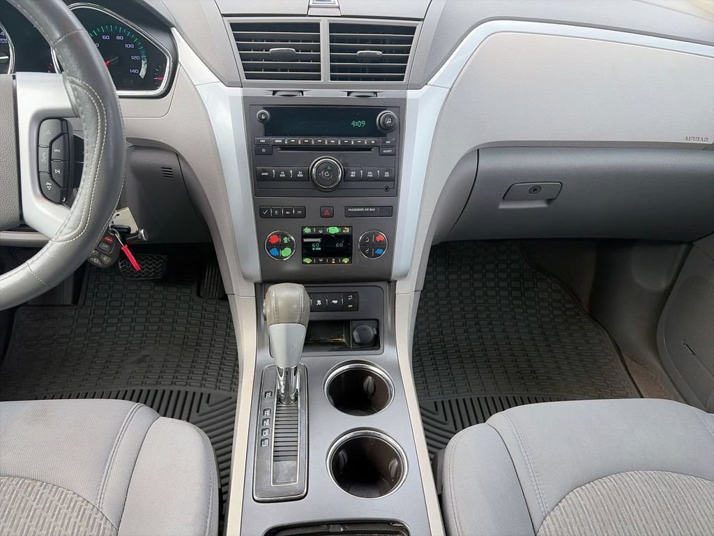 Used 2009 Silver Chevrolet LT image 12