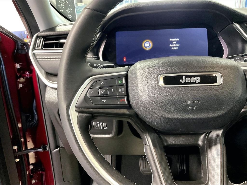 Used 2023 Red Jeep Laredo image 22