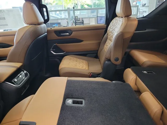 New 2026 Everest White TriCoat Nissan Platinum Reserve image 12