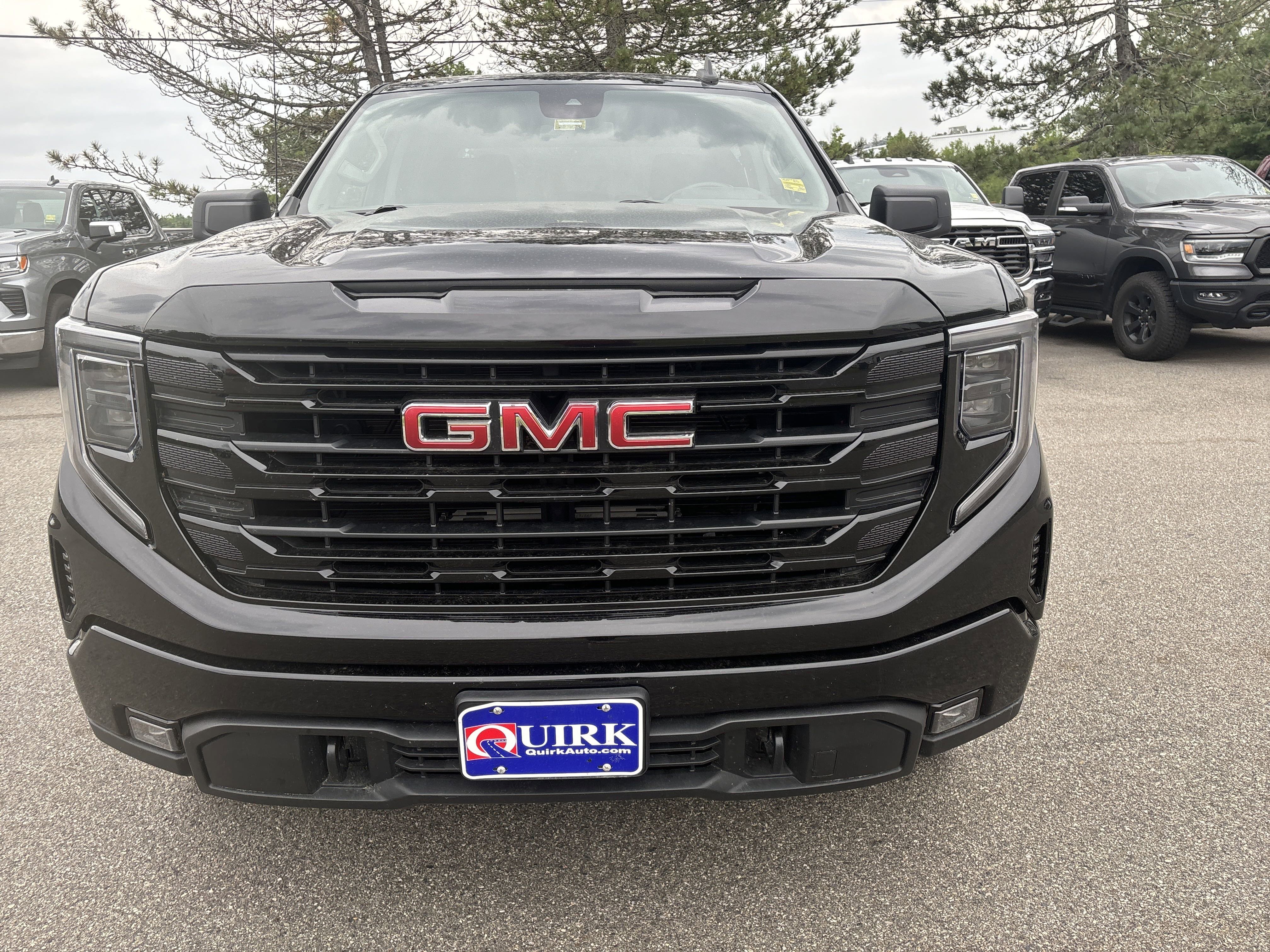 Used 2024 Onyx Black GMC Elevation image 8