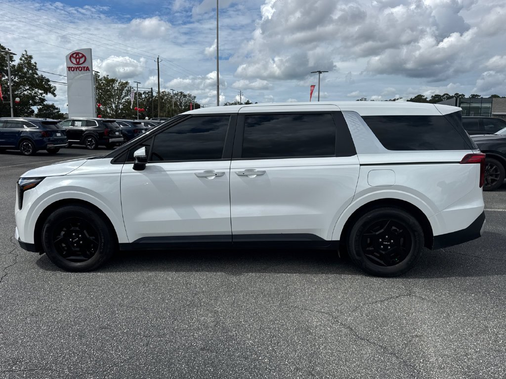 Used 2025 White Kia LXS image 6