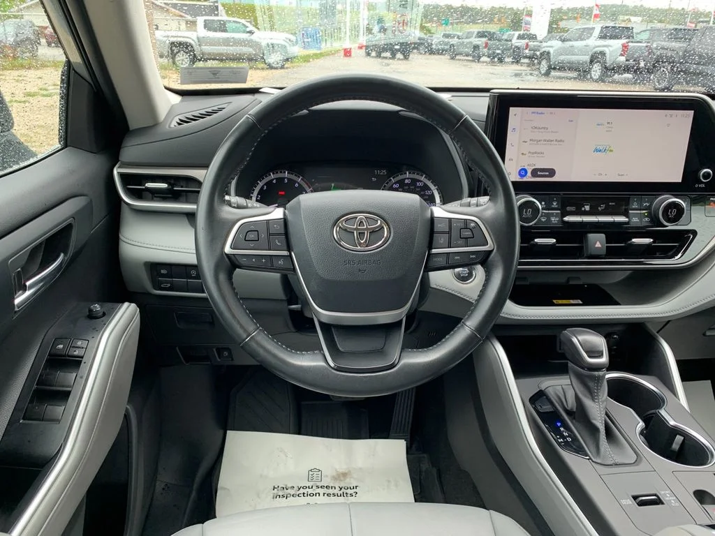 Used 2023 Silver Toyota XLE image 17