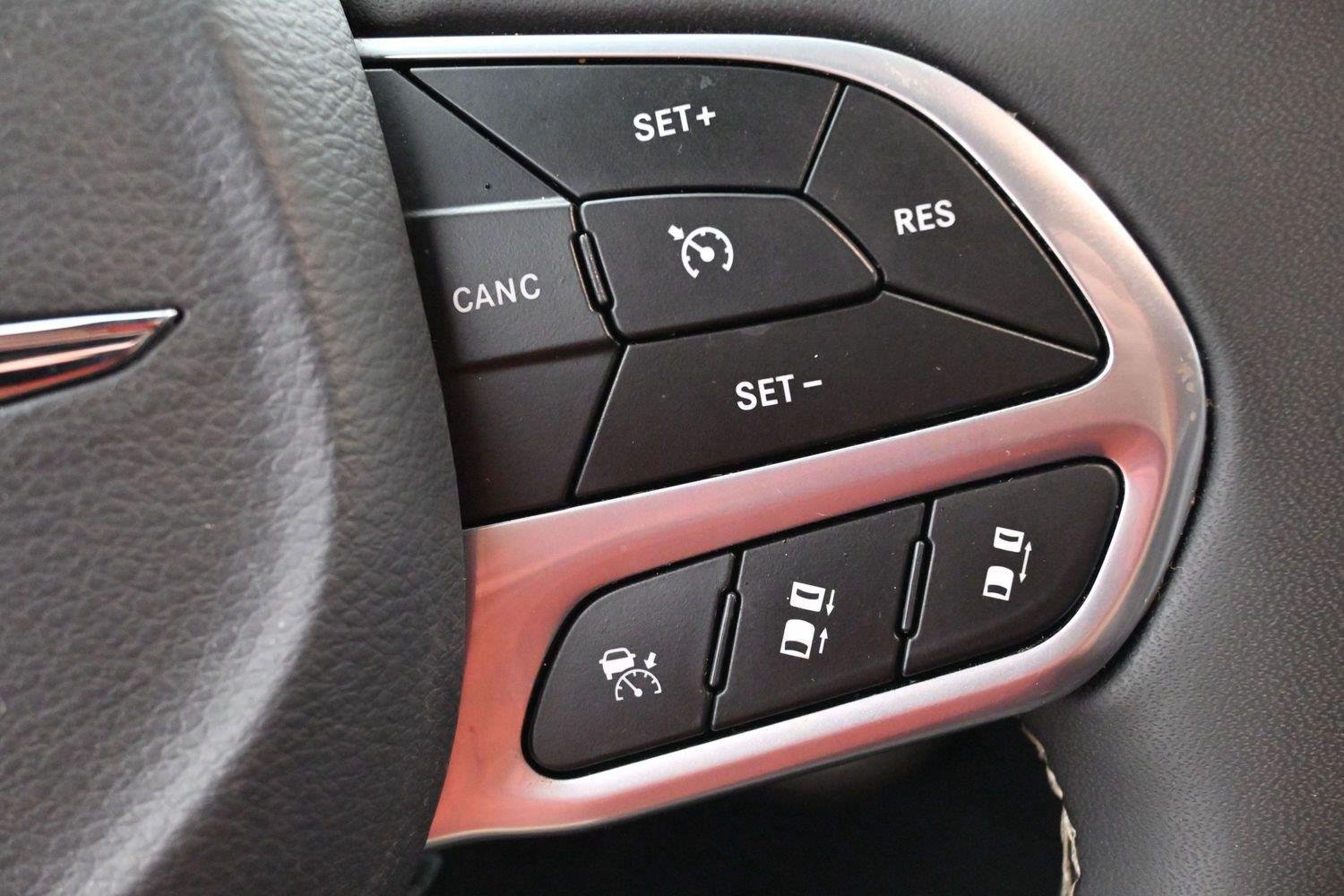 Used 2025 Diamond Black Crystal Pearlcoat Chrysler Select image 18
