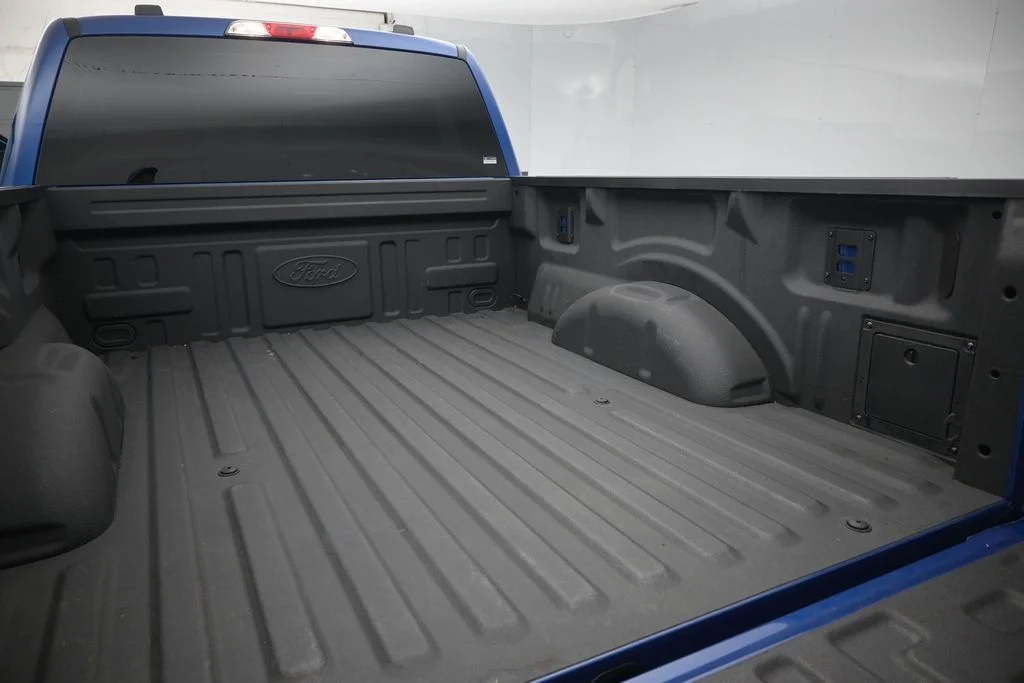 New 2026 Oxford White Ford XLT image 8