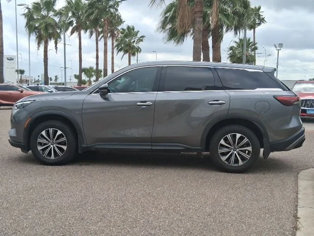 Used 2023 Gray INFINITI PURE image 3
