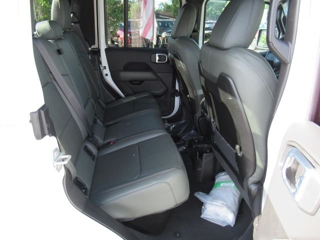 New 2026 Bright White Clear-Coat Exterior Paint Jeep Mojave X image 31