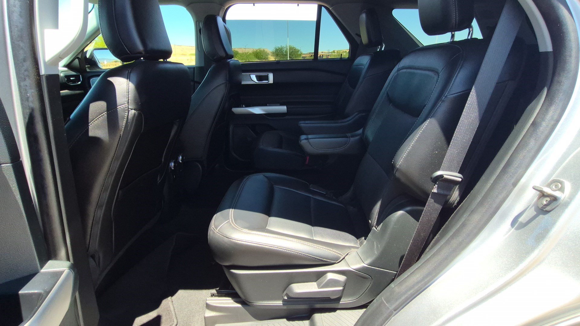 Used 2023 Silver Metallic Ford Limited image 27
