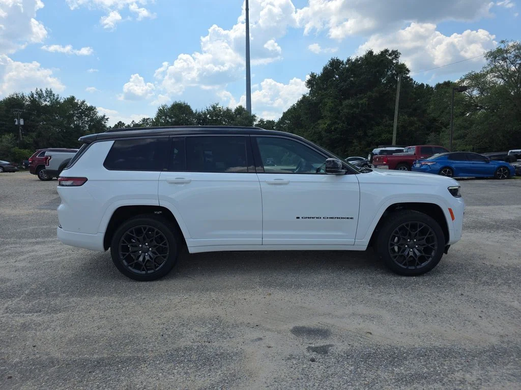 New 2026 Bright White Clear-Coat Exterior Paint Jeep Summit image 7