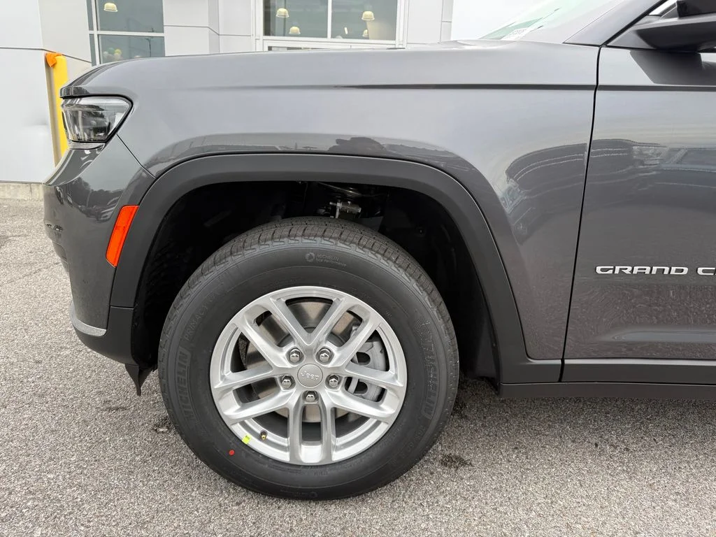 New 2026 Baltic Gray Metallic Clear-Coat Exterior Paint Jeep Laredo image 24