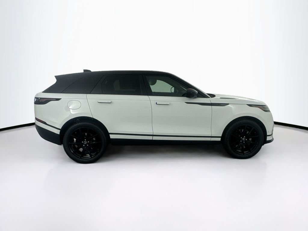 New 2026 Fuji White Land Rover Dynamic SE image 4