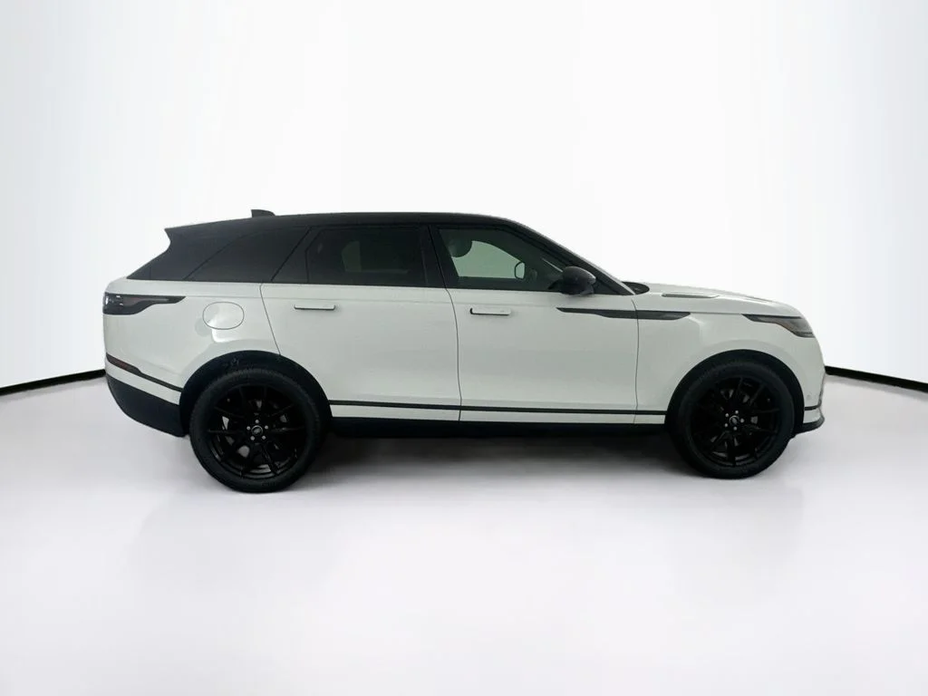 New 2026 Fuji White Land Rover Dynamic SE image 4