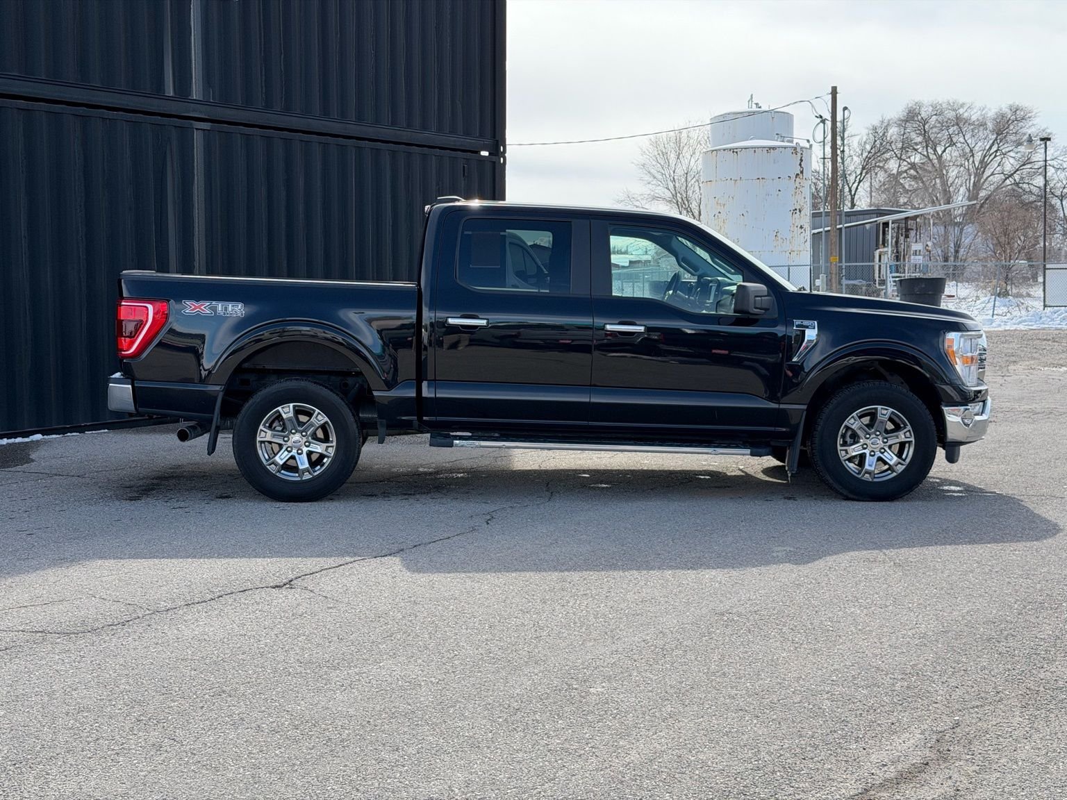 View vehicle photo 6