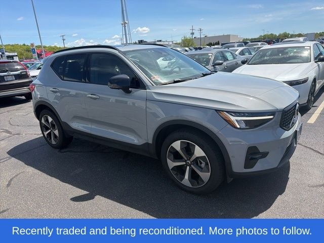 2024 Volvo XC40 B5 Plus Dark AWD's photo