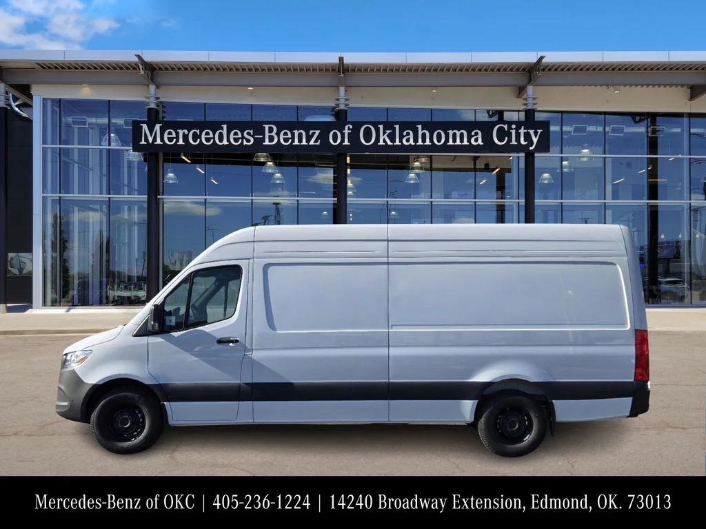 Used 2025 White Mercedes-Benz Cargo 170 WB image 3