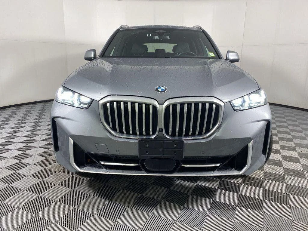 Used 2024 Gray Metallic BMW xDrive40i image 3