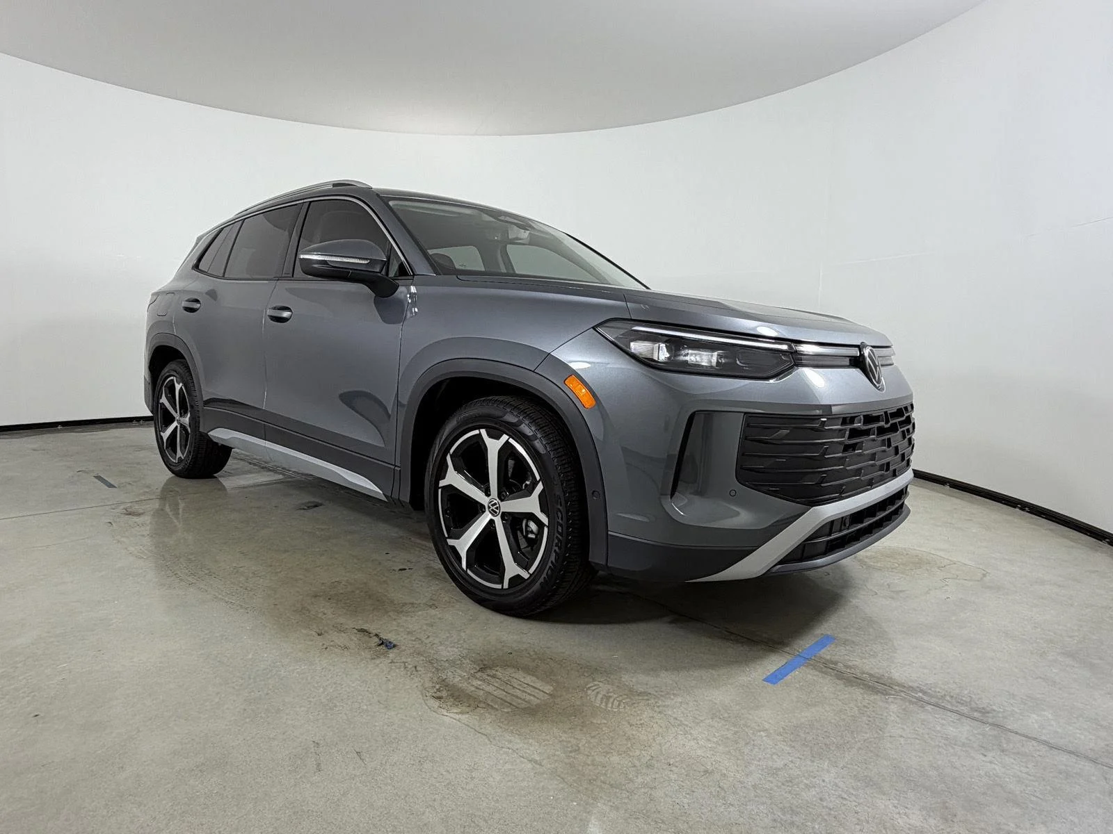 New 2026 Platinum Gray Metallic Volkswagen SE image 3