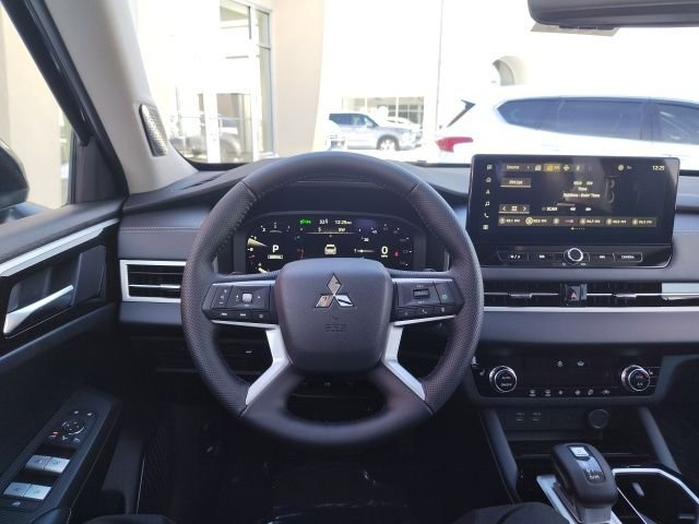 New 2026 Black Mitsubishi SE image 5