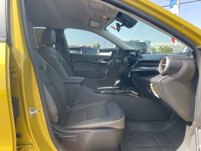 Used 2025 Yellow Chevrolet ACTIV image 21