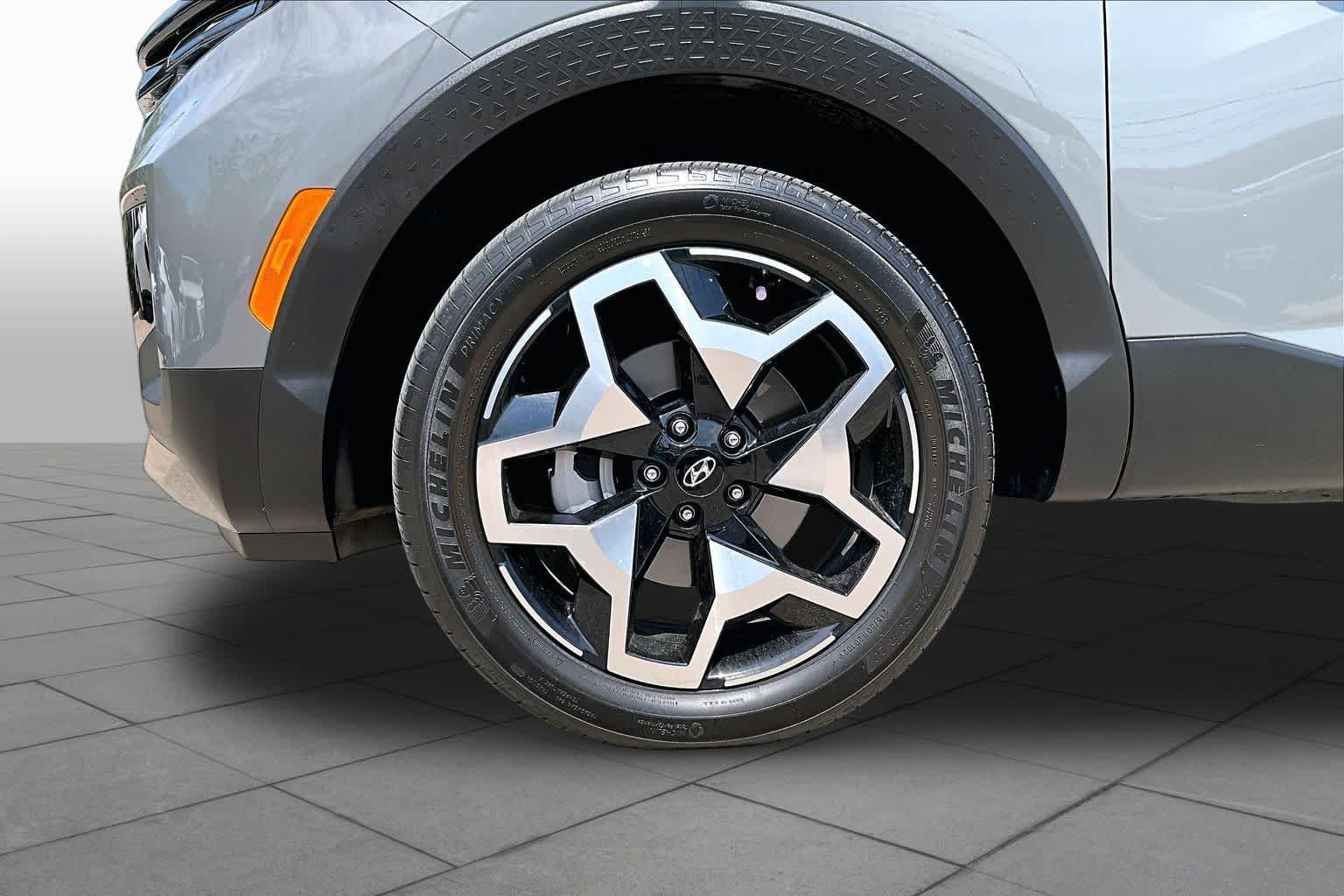 Used 2024 Hampton Gray Hyundai Limited image 11