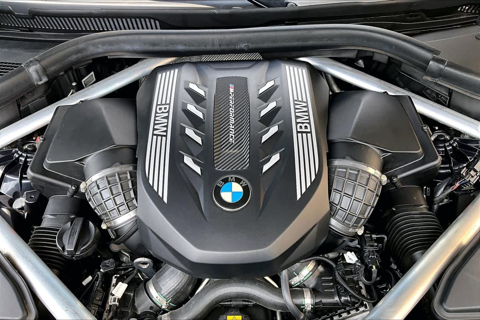 Used 2021 Arctic Gray Metallic BMW M50i image 33