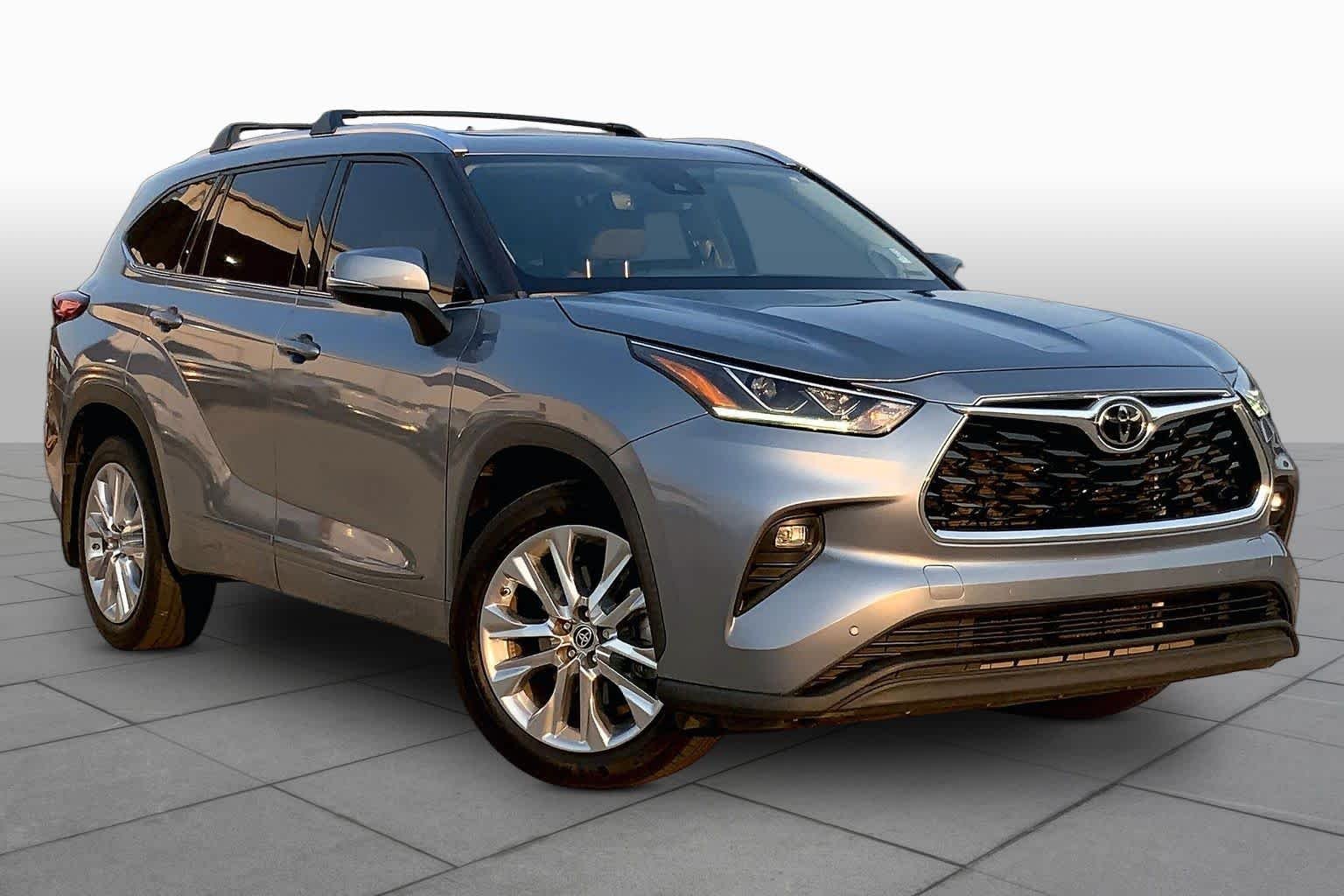 Used 2021 Moon Dust Toyota Limited image 3