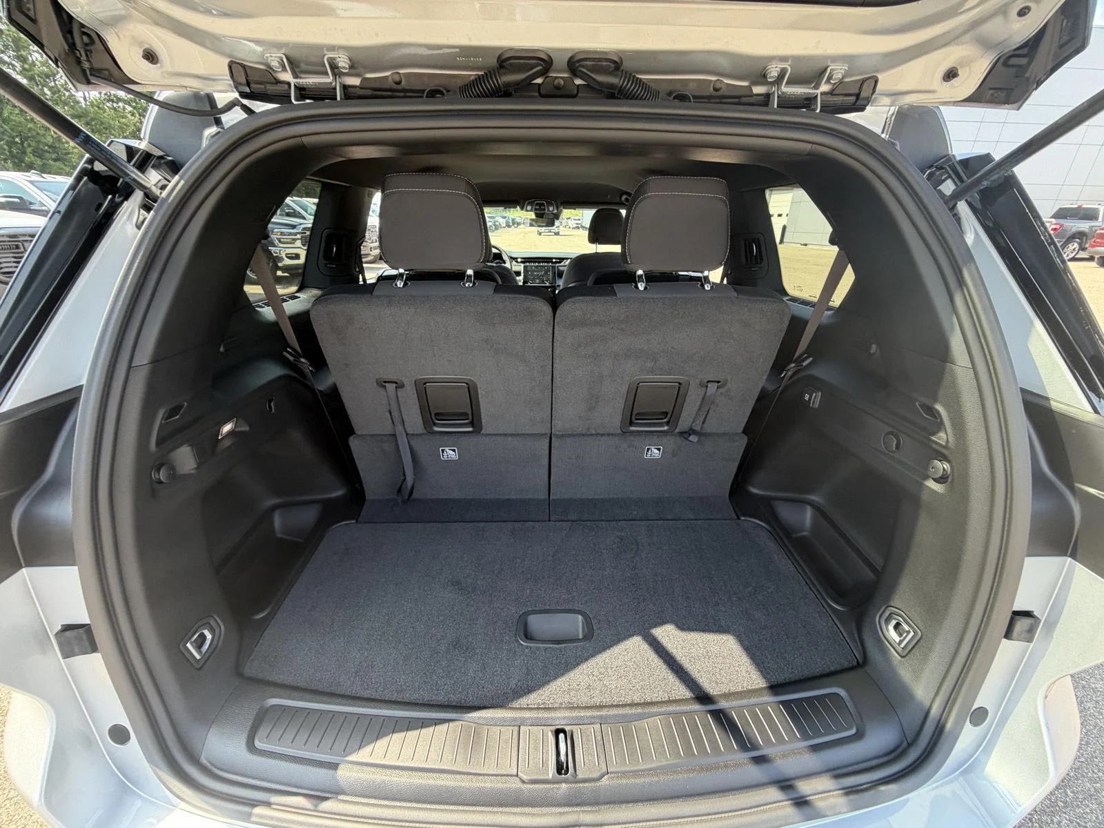 New 2026 Silver Zynith Exterior Paint Jeep Laredo image 20