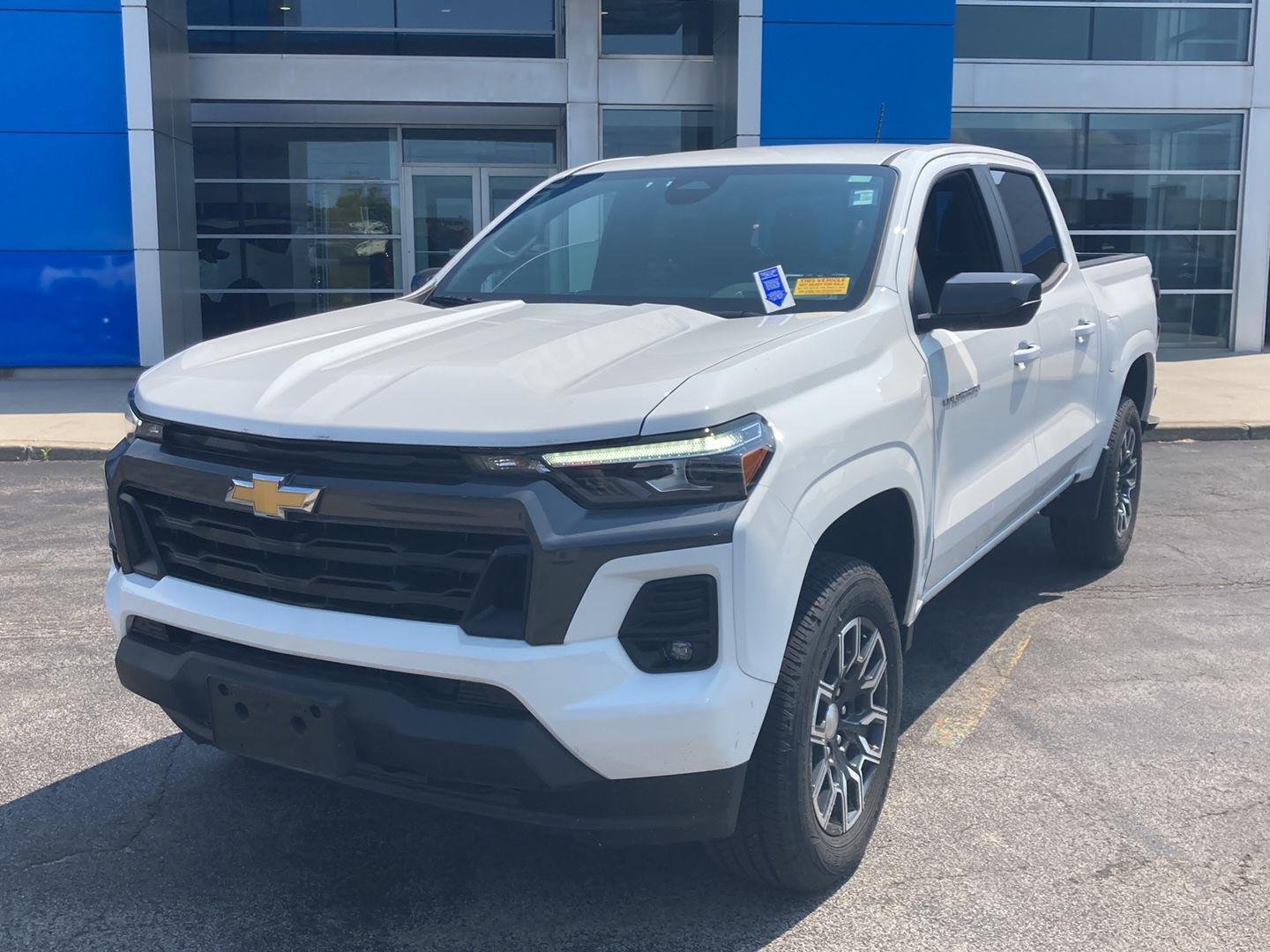Used 2023 Summit White Chevrolet 4WD LT image 3