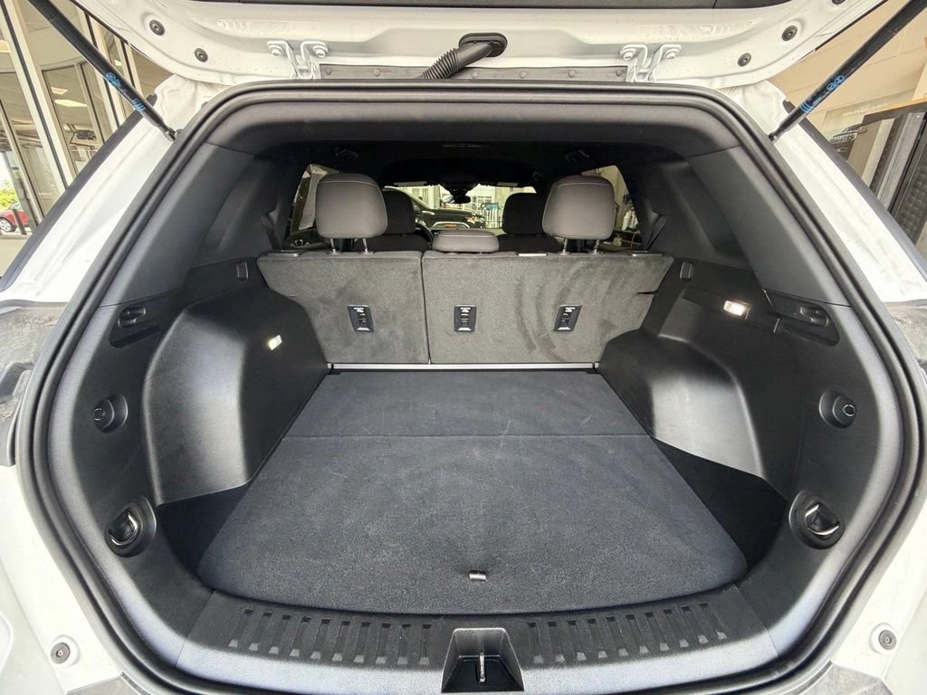 Used 2026 Summit White Chevrolet LT image 56
