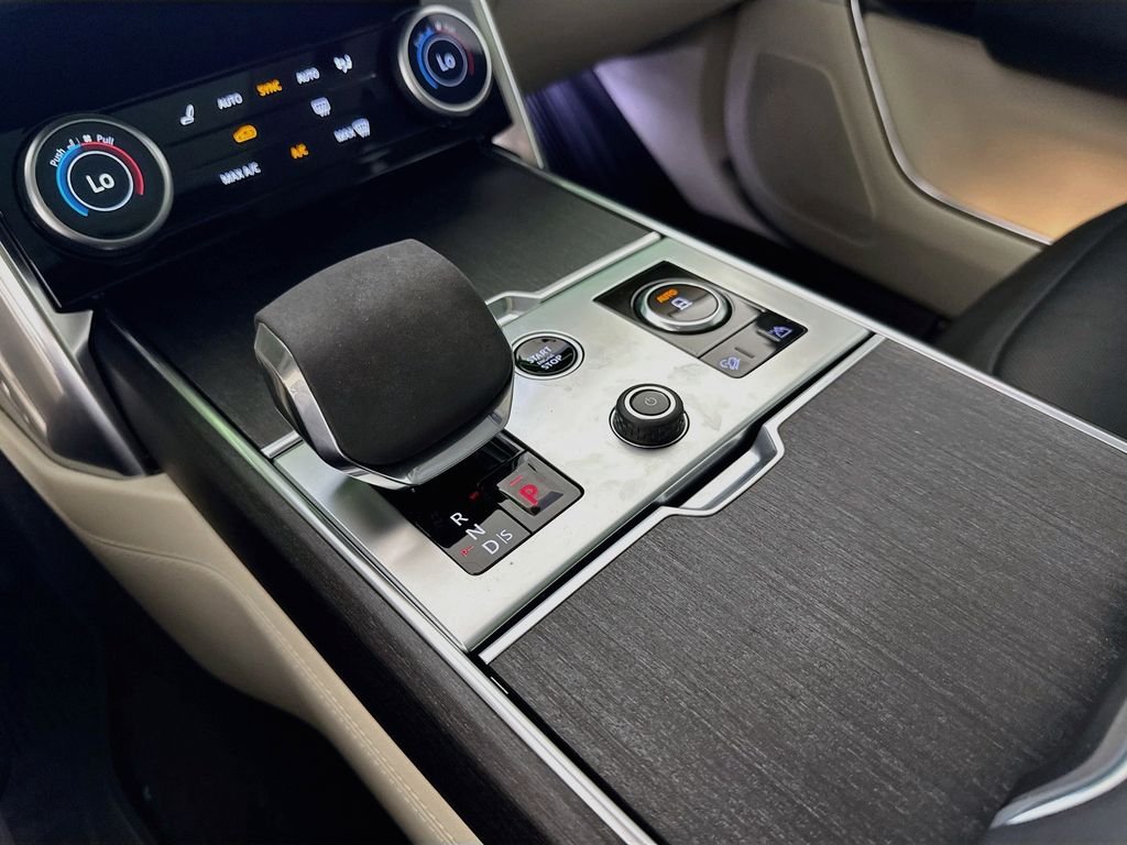 Used 2022 Gray Land Rover SE image 17