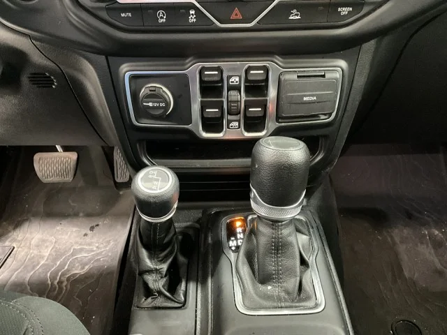 Used 2022  Jeep Willys image 30