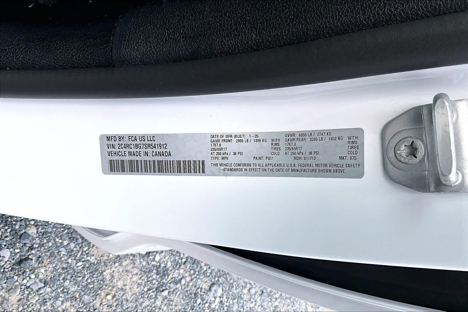 Used 2025 Bright White Clearcoat Chrysler Select image 34