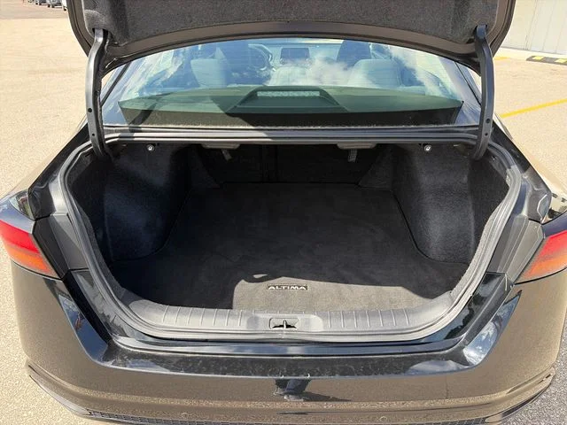 Used 2025 Super Black Clearcoat Nissan 2.5 SV image 7