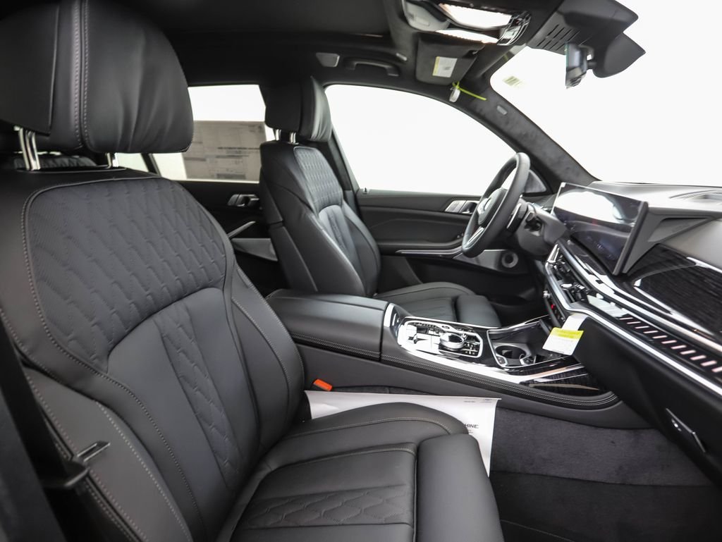 Used 2026 Blue BMW M60i image 39