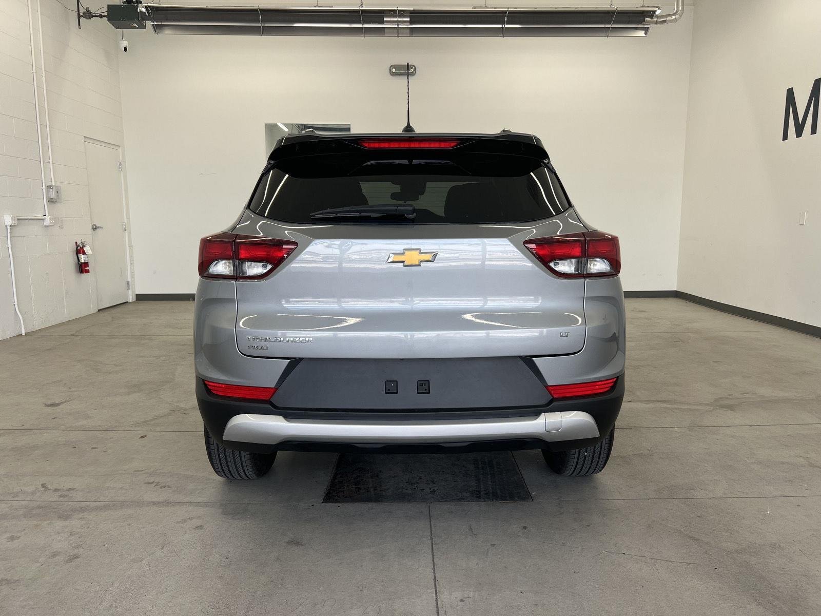 Used 2025 Sterling Gray Metallic Chevrolet LT image 3