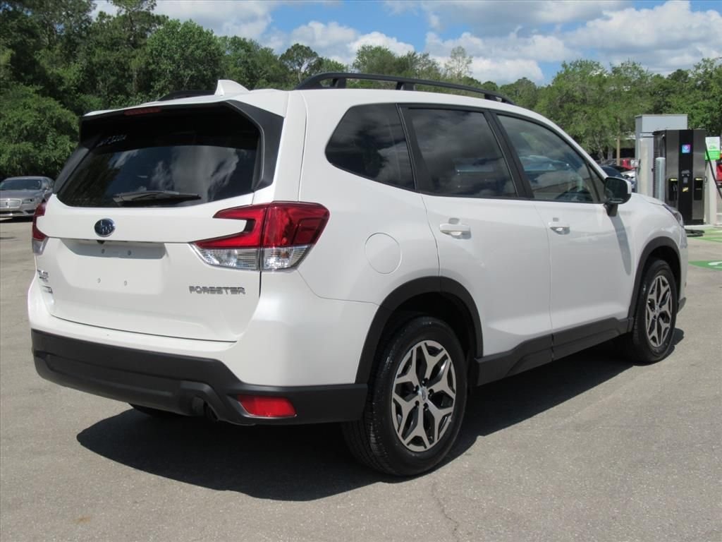 Used 2022 White Subaru Premium image 7