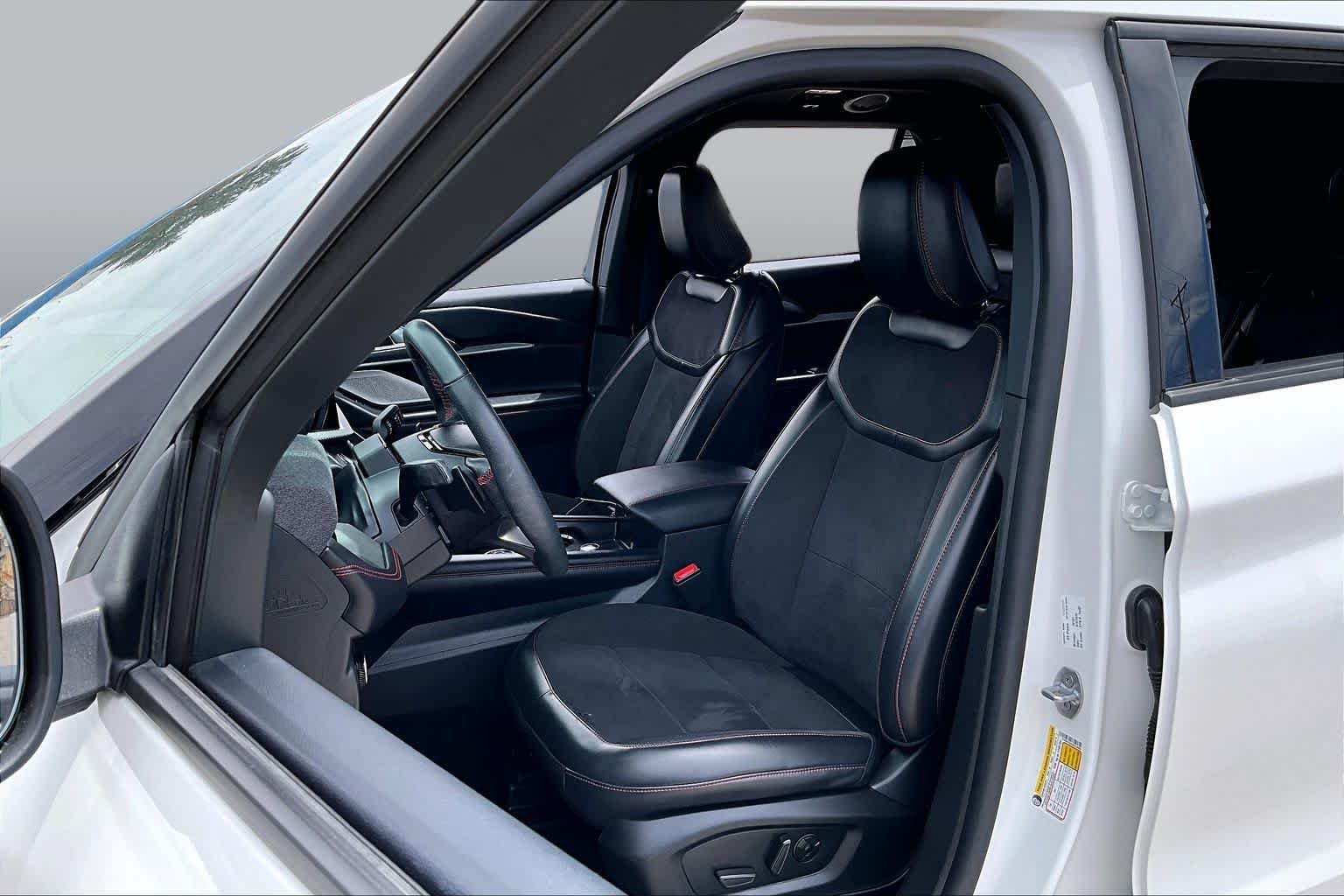 Used 2025 Star White Metallic Tri-Coat Ford ST image 8