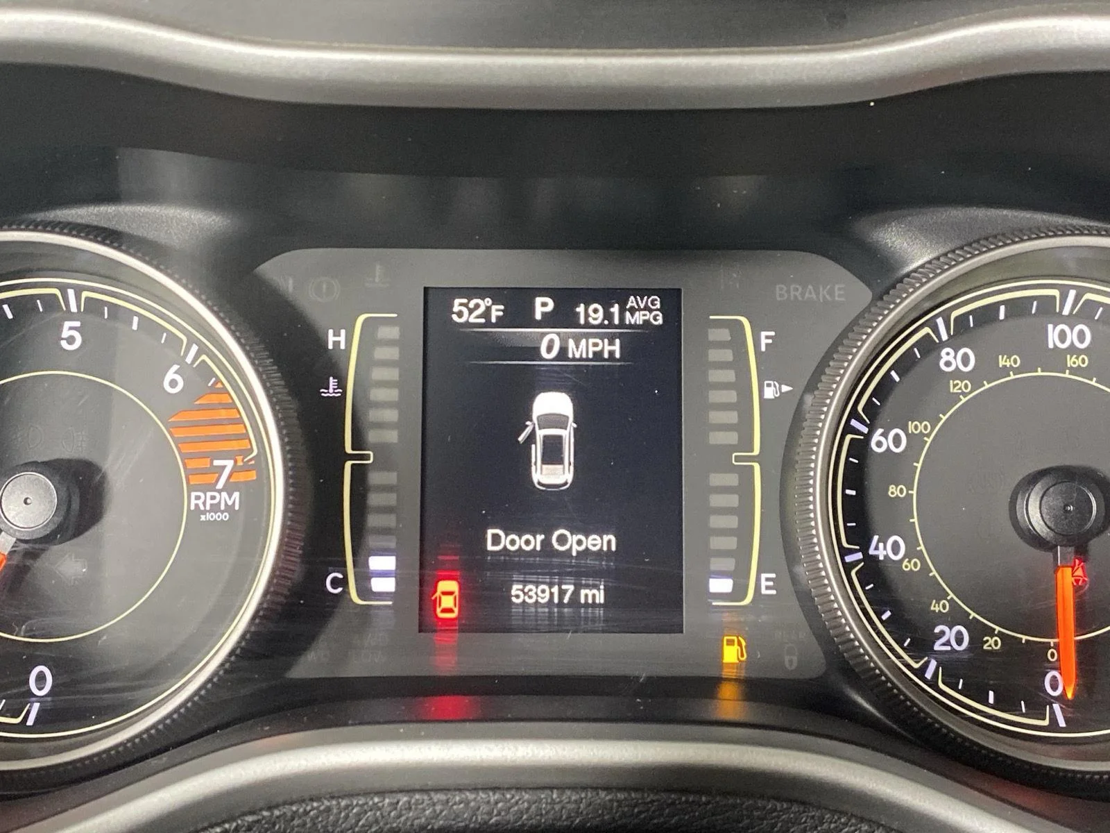 Used 2018 Diamond Black Crystal Pearlcoat Jeep Latitude Plus image 27
