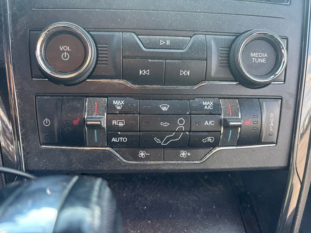 Used 2018 Gray Ford XLT image 17