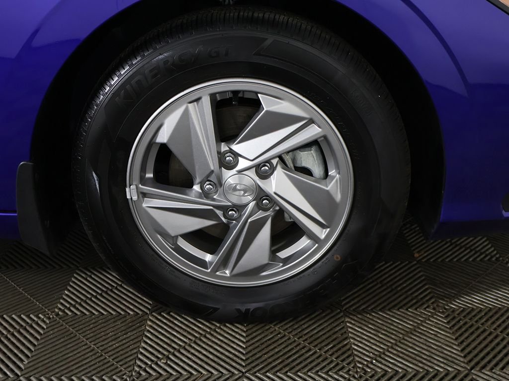 Used 2025 Blue Hyundai SE image 19