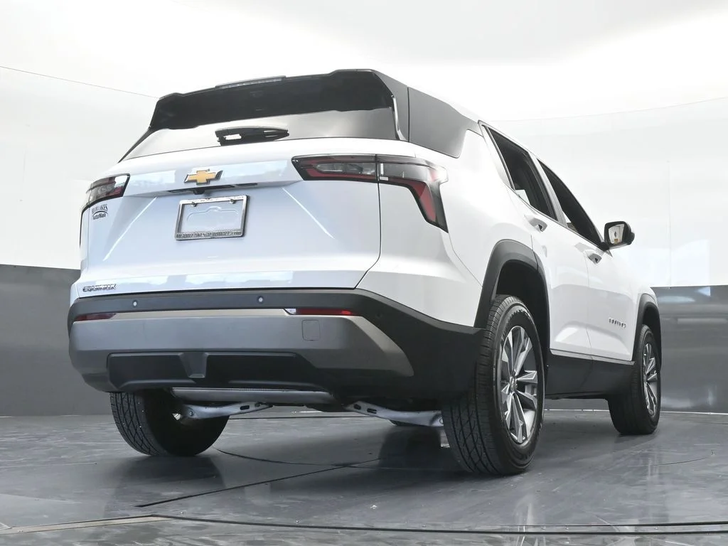 Used 2025 Summit White Chevrolet LT image 63