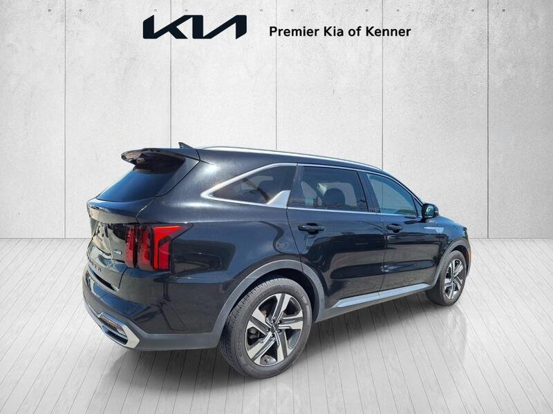 Used 2022 Black Kia EX image 4