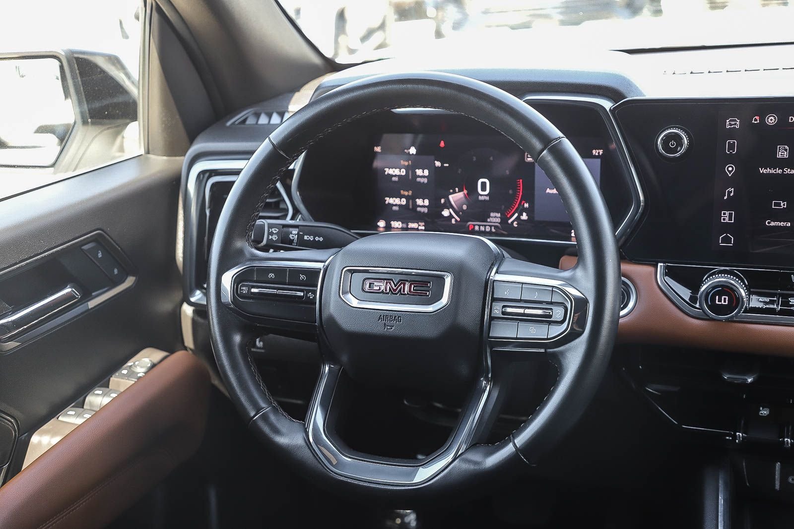 Used 2024 White GMC AT4 image 17