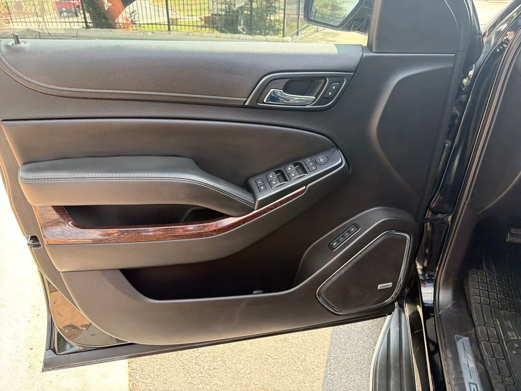 Used 2017 Black GMC SLT image 19