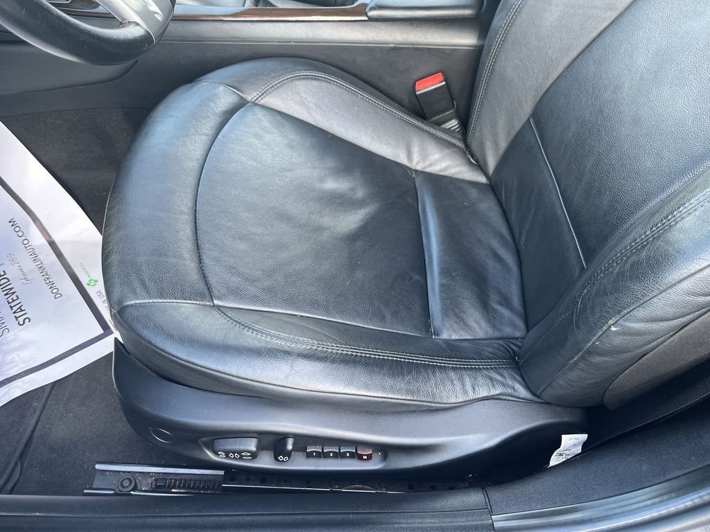 Used 2004 Gray BMW 2.5i image 12