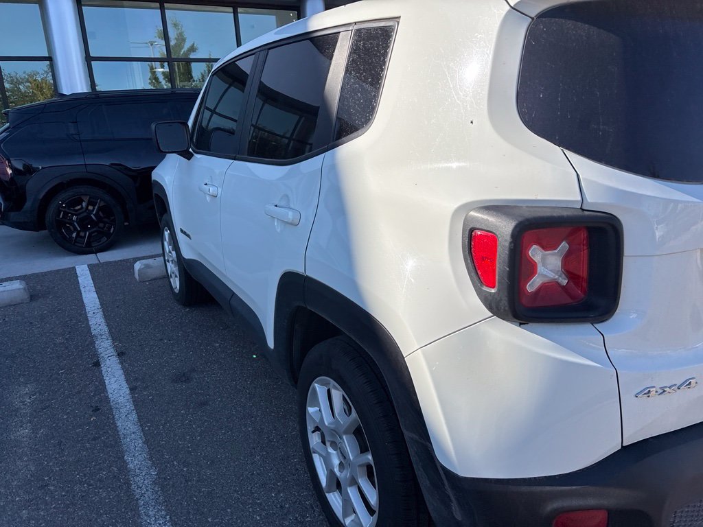 Used 2023 White Jeep Latitude image 17