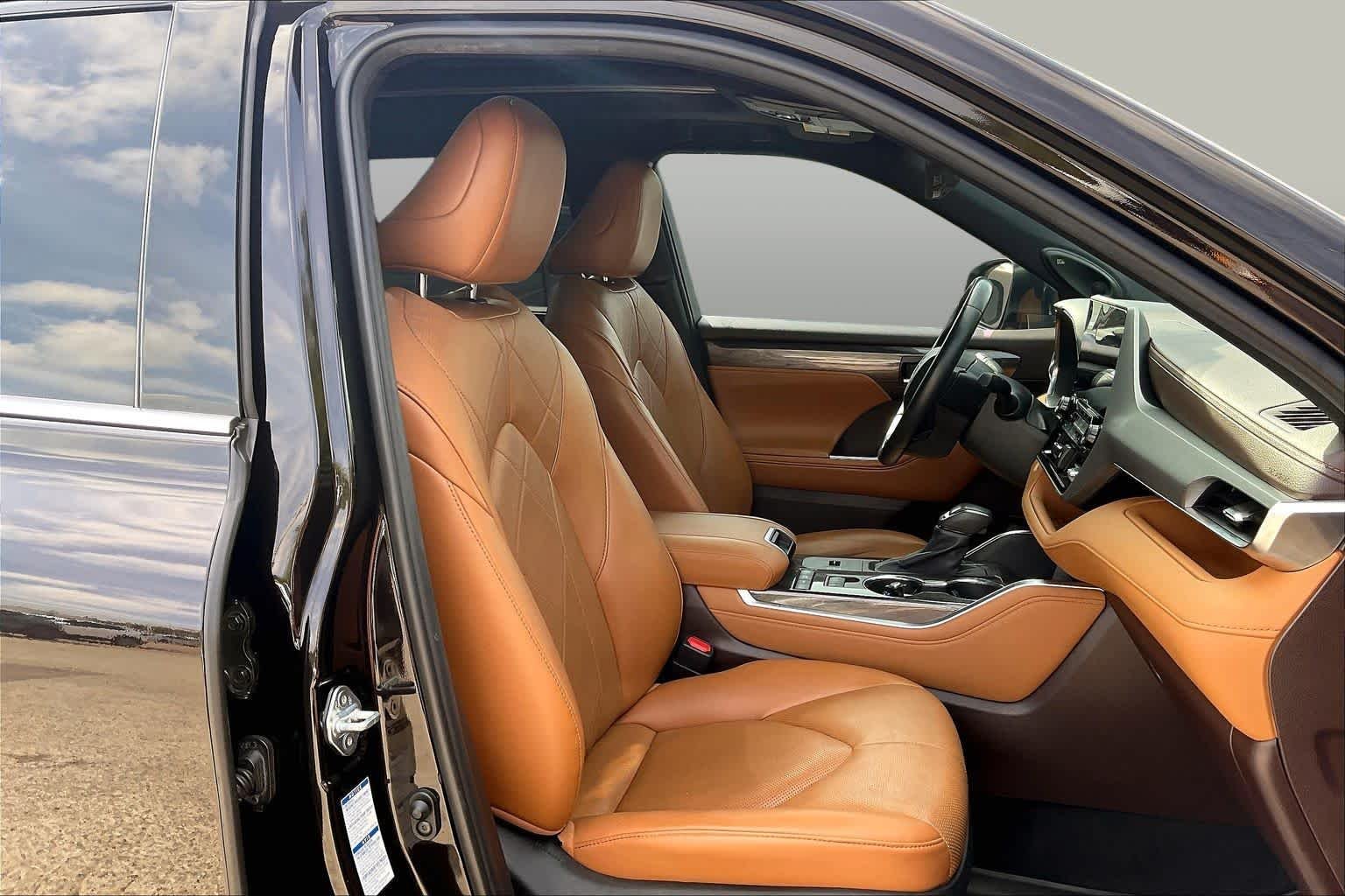 Used 2021 Opulent Amber Toyota Hybrid Platinum image 9