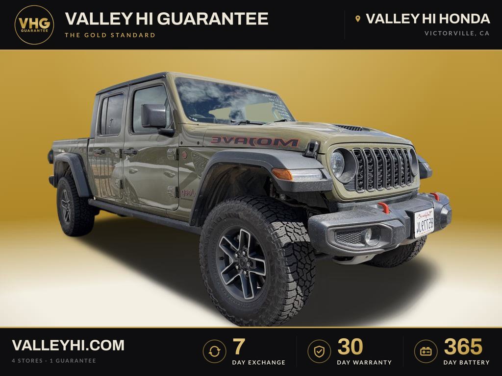 Used 2025 Green Jeep Mojave image 1
