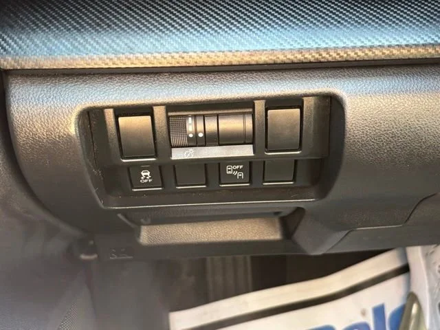 Used 2018 White Subaru 2.0i Premium image 31