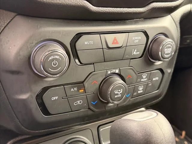 Used 2022 Blue Jeep Altitude image 23